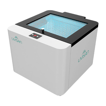 Schrägansicht der weißen VRProXS Desinfektionsbox von bestware mit schwarzem Deckel, blauem Lichtgitter und obenliegendem Bedienfeld.