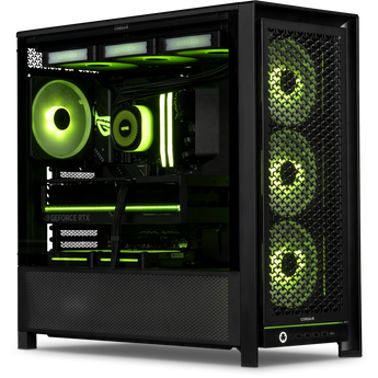 XMG SECTOR X - AMD Gaming-PC in Schrägansicht mit transparentem Seitenteil, grün leuchtenden RGB-Komponenten und drei Frontlüftern.