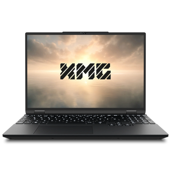 Frontalansicht des geöffneten, schwarzen Laptops XMG EVO 15 (M25) mit aktivierter Tastaturbeleuchtung und eingeschaltetem Display.