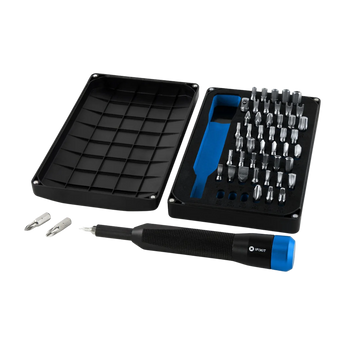 Geöffnete Schrägansicht des iFixit Mahi Precision Bit Sets mit schwarzer Sortierbox, zahlreichen Bits, einem Bithalter und zwei separaten Bits.