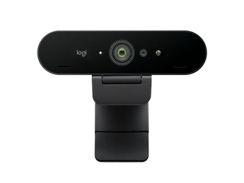 Frontalansicht der Logitech BRIO 4K Webcam mit zentralem Objektiv, Sensor und Statusleuchte sowie montierter verstellbarer Monitorhalterung.