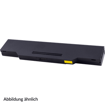 Schrägansicht des schwarzen XMG / SCHENKER Akkus 49 Wh (NH50BAT-4-47) mit sichtbaren Kontaktleisten und gelbem Aufkleber an der Vorderseite.