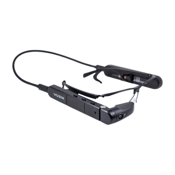 Vuzix M400 Smart Glasses in einer leicht erhöhten Schrägansicht von der Seite mit sichtbarem Kopfbügel, Kameramodul und Bedienelementen.