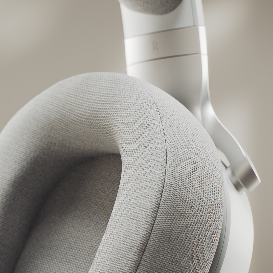 Nahaufnahme des weichen Stoff-Ohrpolsters und Kopfbügels eines modernen weißen Gaming-Headsets