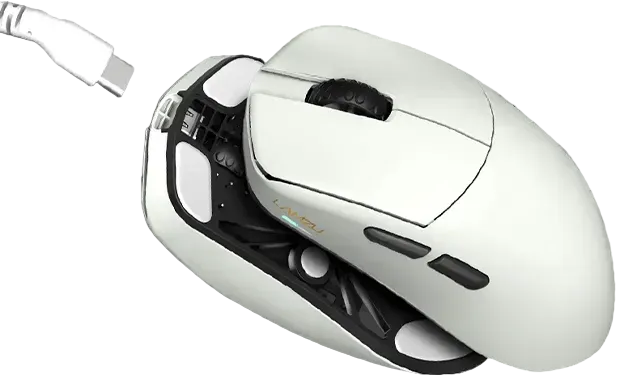 Exploded-View-Darstellung einer weißen Gaming-Maus mit sichtbarem Innenleben und separat schwebendem USB-C-Ladekabel.