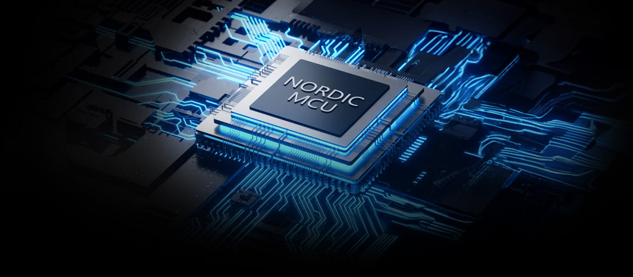 Nahaufnahme einer Nordic MCU auf einer Platine mit blau leuchtenden Leiterbahnen und elektronischen Komponenten.