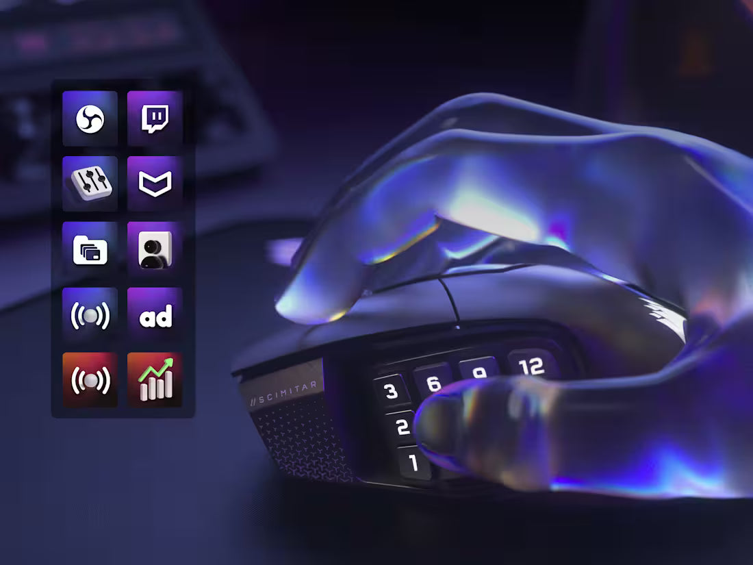 Hand bedient eine schwarze Corsair Scimitar Gaming-Maus mit Seitentasten neben einem Makro-Menü.