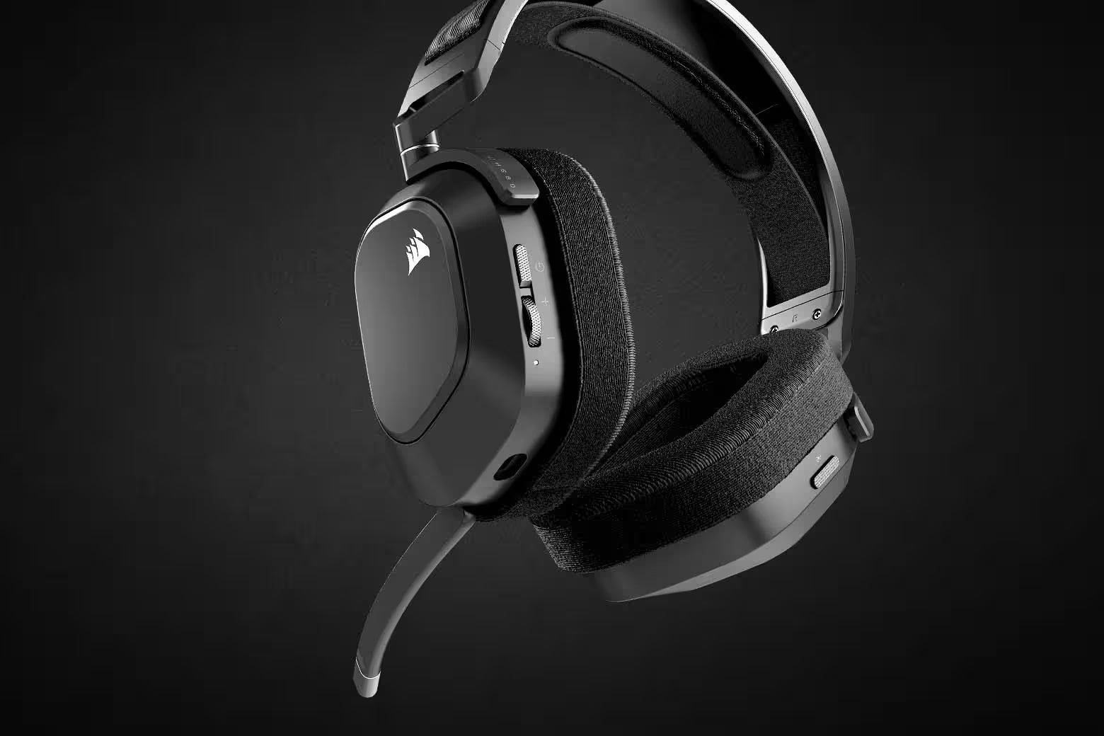 Schwarzes Corsair Gaming-Headset mit Mikrofon und Stoff-Ohrpolstern auf dunklem Hintergrund