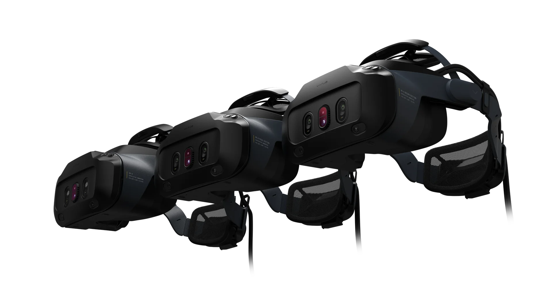 Drei schwarze Varjo XR-4 High-End VR-Headsets nebeneinander auf weißem Hintergrund.