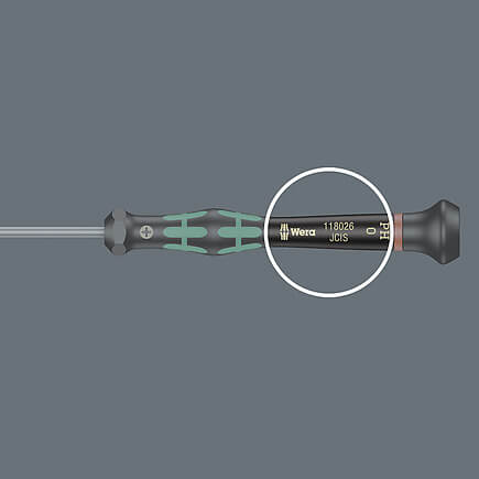 Nahaufnahme des Wera Kraftform Micro Schraubendrehers mit Markierung auf dem Griff für IT-Hardware und Elektronikreparaturen.