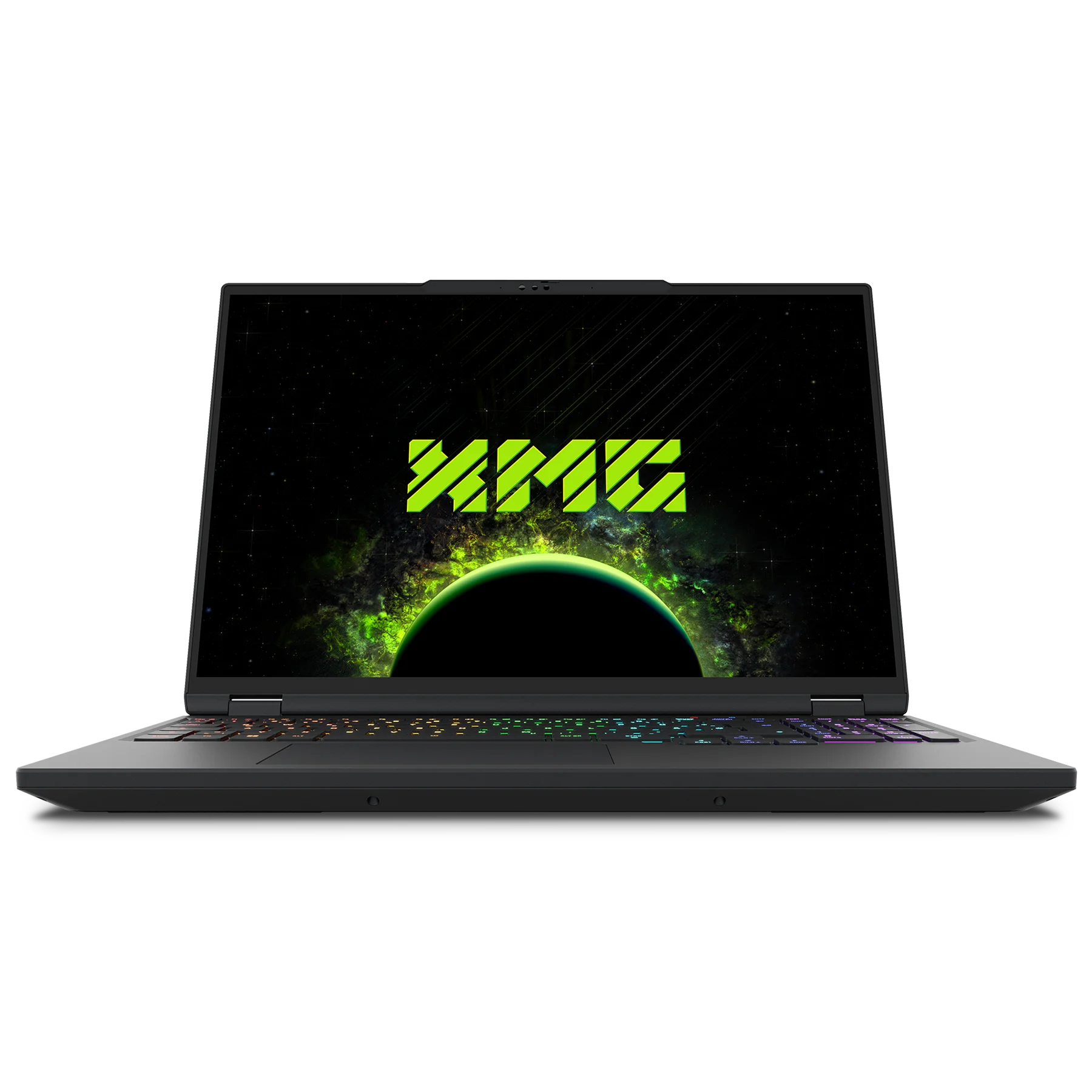 Frontansicht des geöffneten XMG APEX 16 MAX (M25) Gaming-Laptops in Schwarz mit beleuchteter RGB-Tastatur und grünem XMG-Logo auf dem Bildschirm.