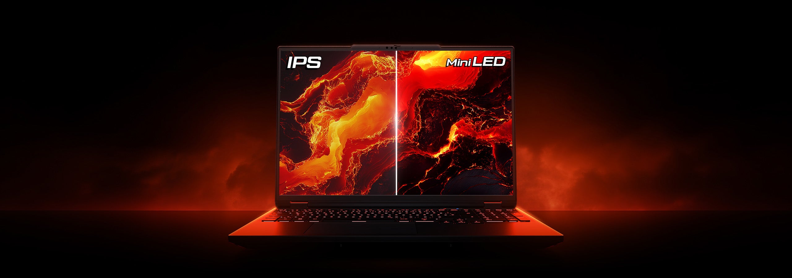 Display-Vergleich eines Gaming-Laptops: IPS-Panel links im direkten Kontrast zu Mini-LED rechts bei feuriger Lava-Grafik.