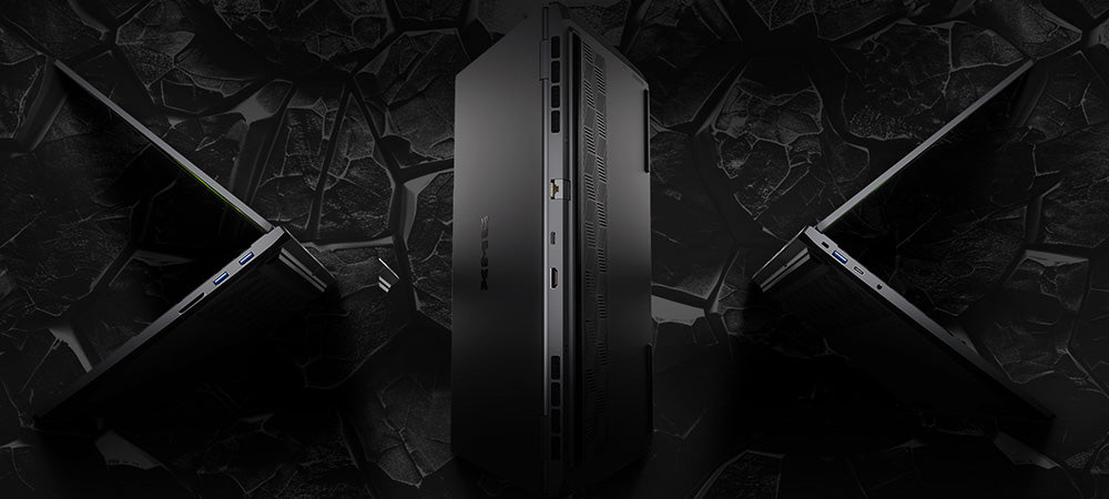 Drei schwarze High-End Gaming-Laptops vor dunklem Hintergrund mit strukturiertem Muster