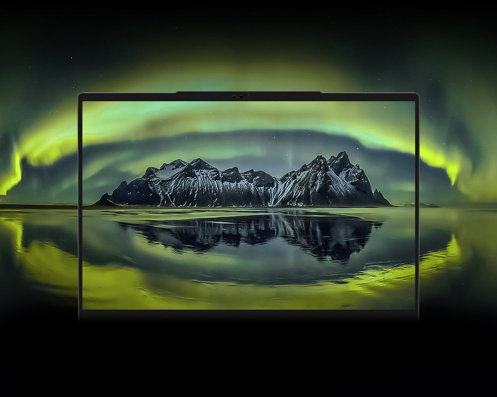 High-End Laptop mit randlosem Display und Polarlichter-Wallpaper