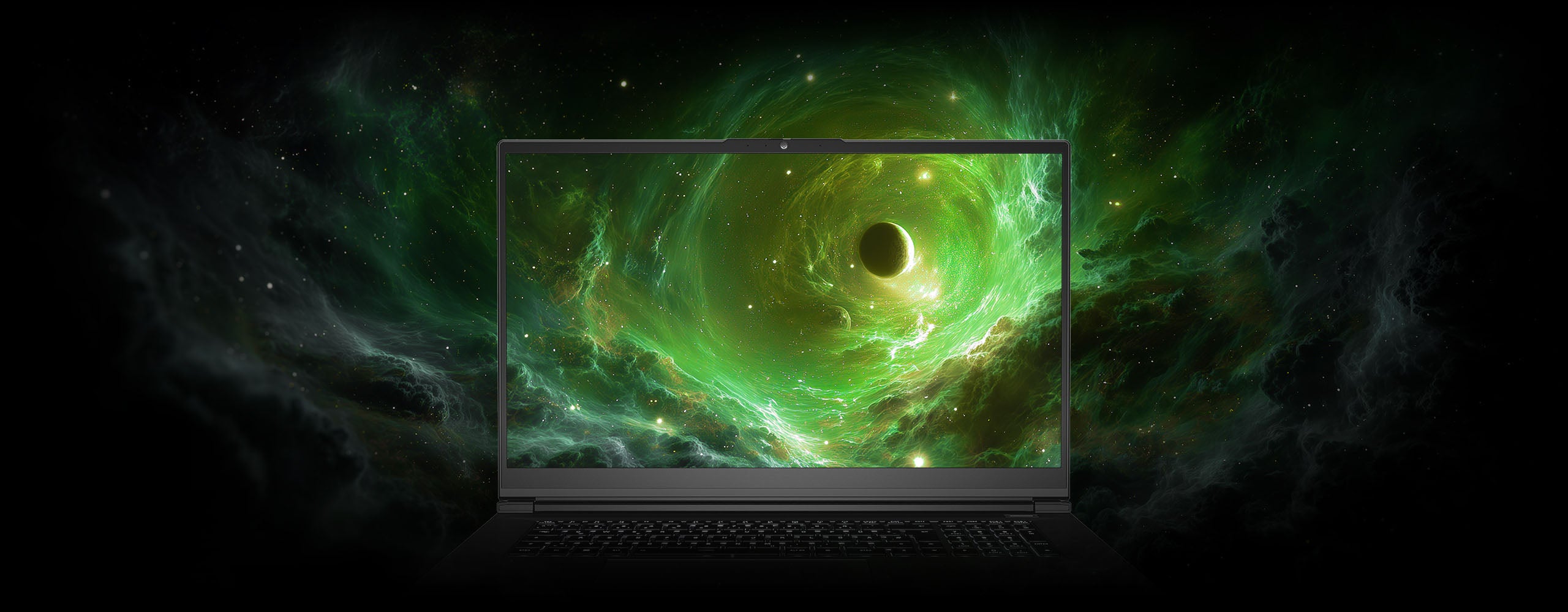 High-End Gaming-Laptop mit brillantem Display vor grünem Weltraum-Hintergrund mit Nebel und schwarzem Loch.