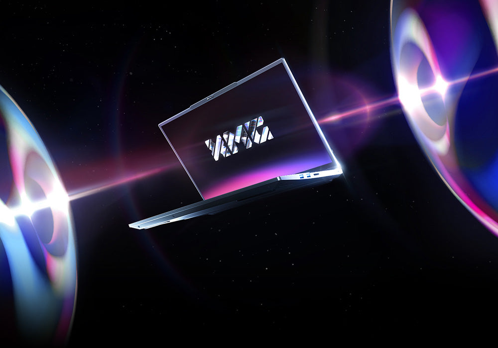 XMG Gaming-Laptop schwebt im futuristischen Weltraum zwischen bunten Lichtkugeln und lens flares
