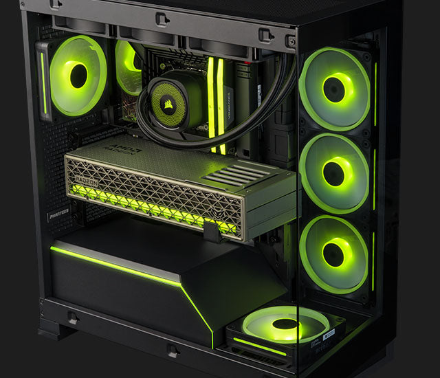 Hochwertiger Gaming-PC mit beleuchteter Wasserkühlung, AMD Radeon Grafikkarte und auffälliger gelber RGB-Lüfterbeleuchtung