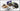 Isometrisches 3D-Modell verschiedener Arbeitsbereiche mit VR-Headset, Monitoren und moderner IT-Hardware.