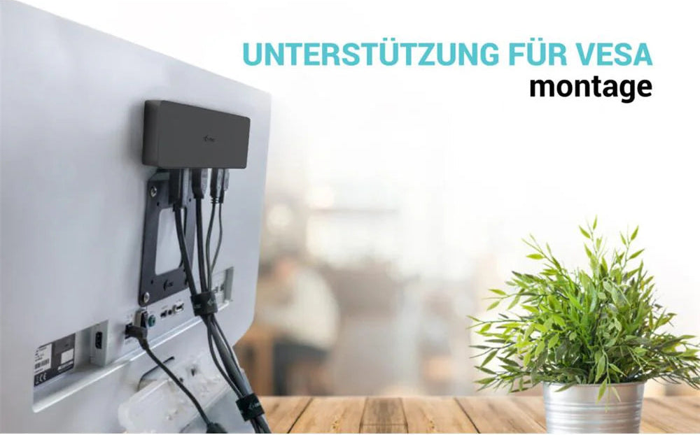 Rückseite eines Monitors mit montierter VESA-Halterung und angeschlossenen Kabeln