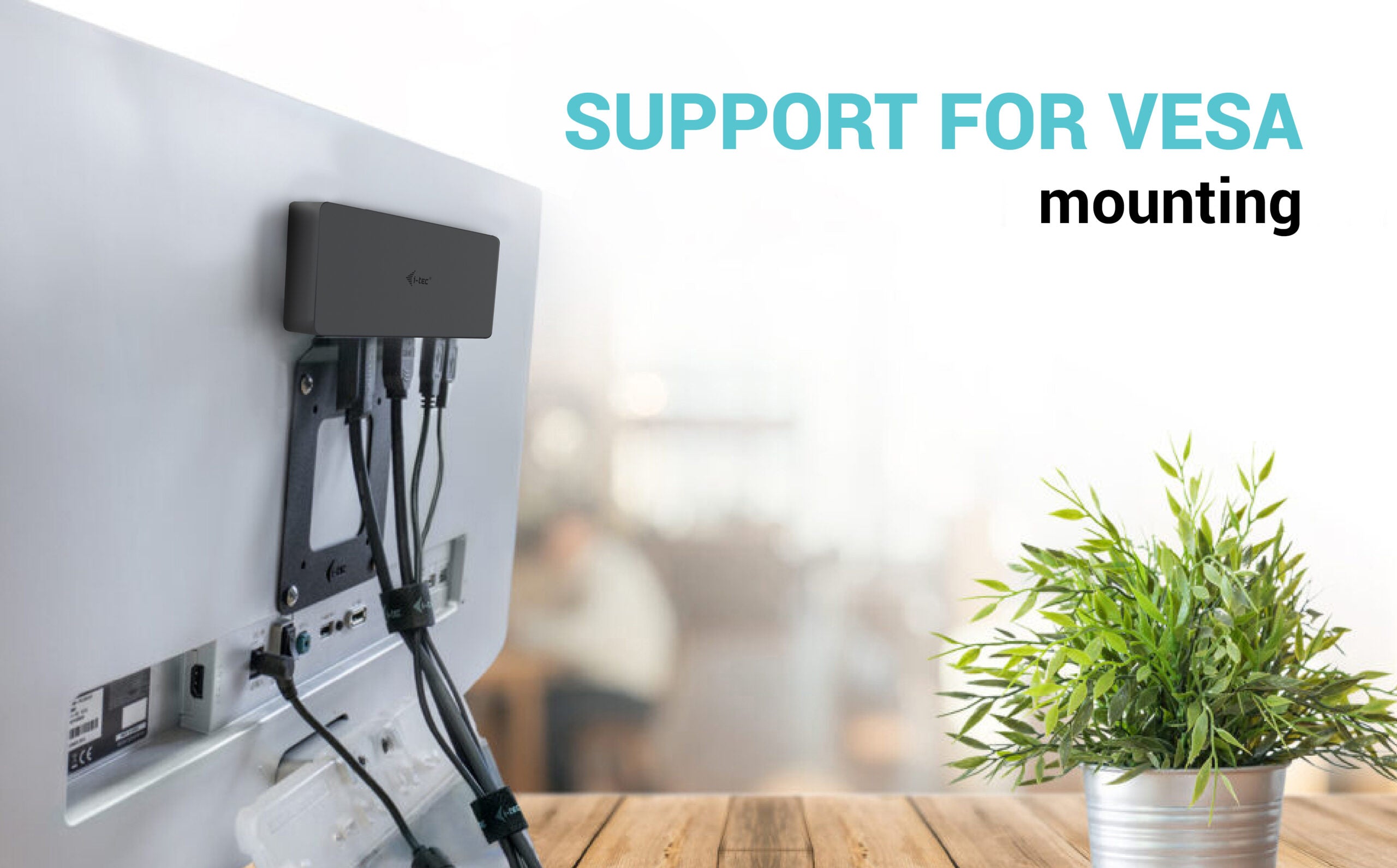 Dockingstation mit VESA-Halterung an der Rückseite eines Monitors montiert