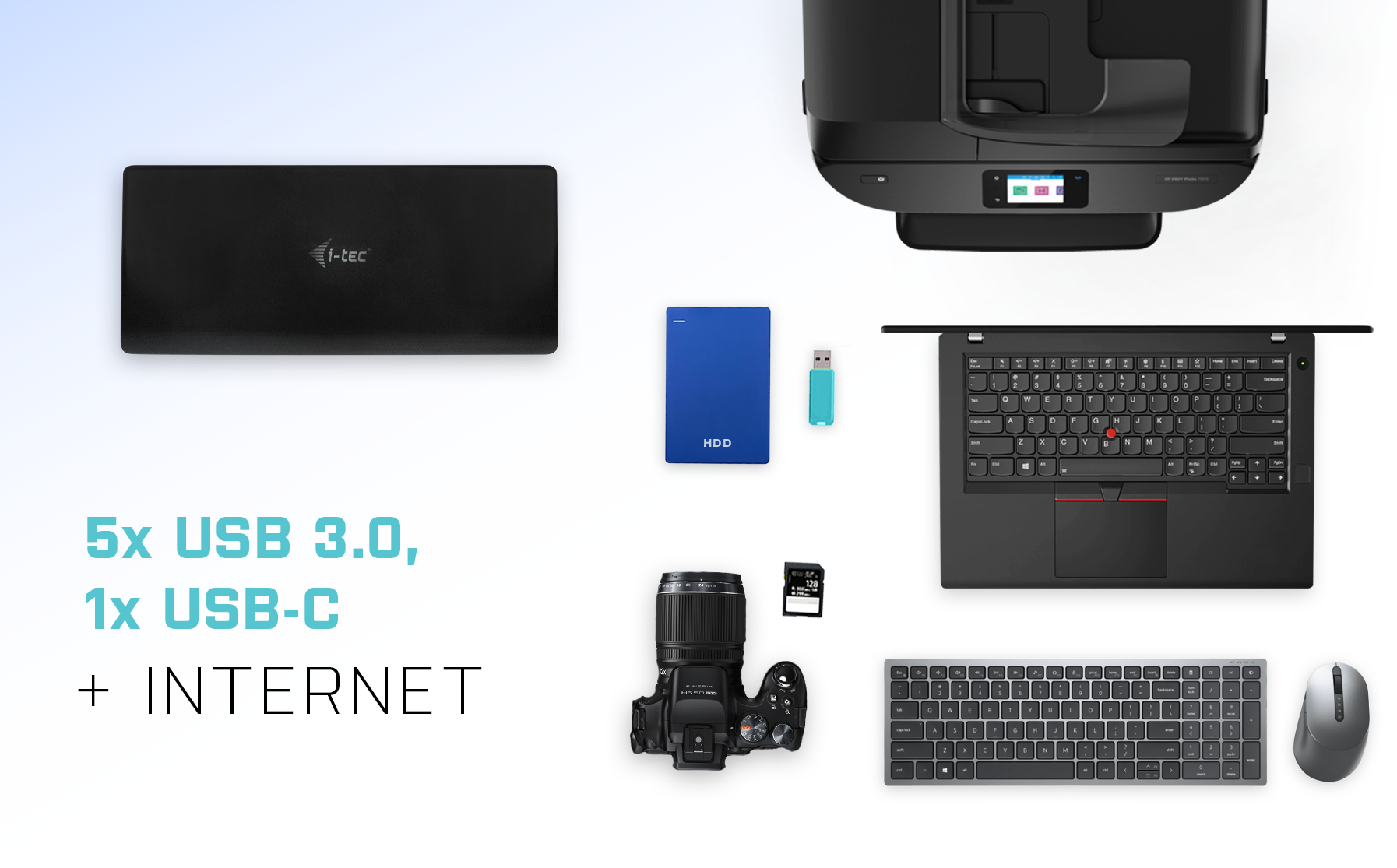 i-tec USB-C Dockingstation umgeben von Laptop, Drucker, Tastatur, Maus, Festplatte und Kamera auf hellem Hintergrund.