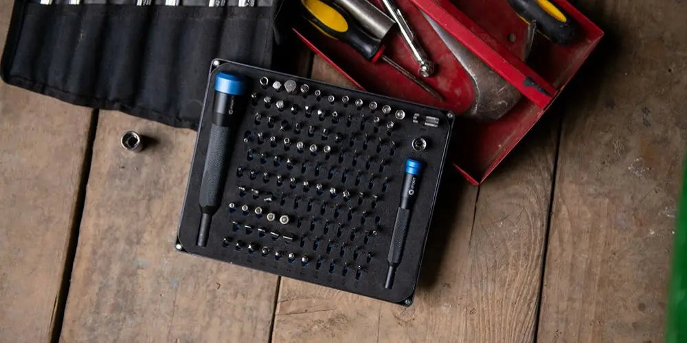 Professionelles iFixit Präzisions-Schraubendreher-Set mit umfangreichem Bit-Sortiment für IT-Reparaturen