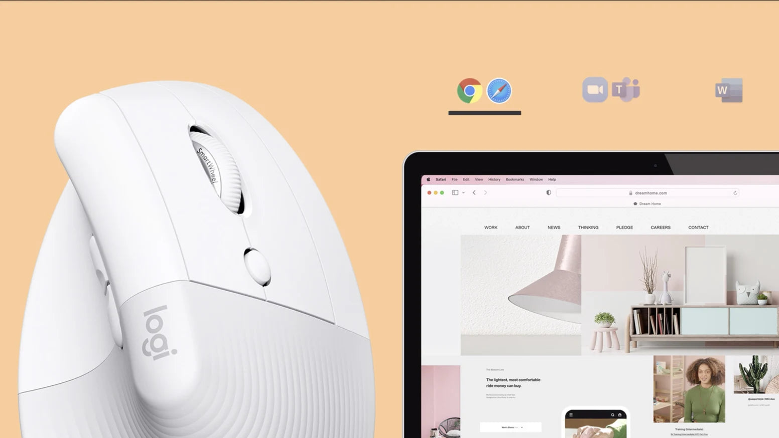 Weiße Logitech Lift Vertikal-Maus neben einem Laptop mit geöffnetem Browser