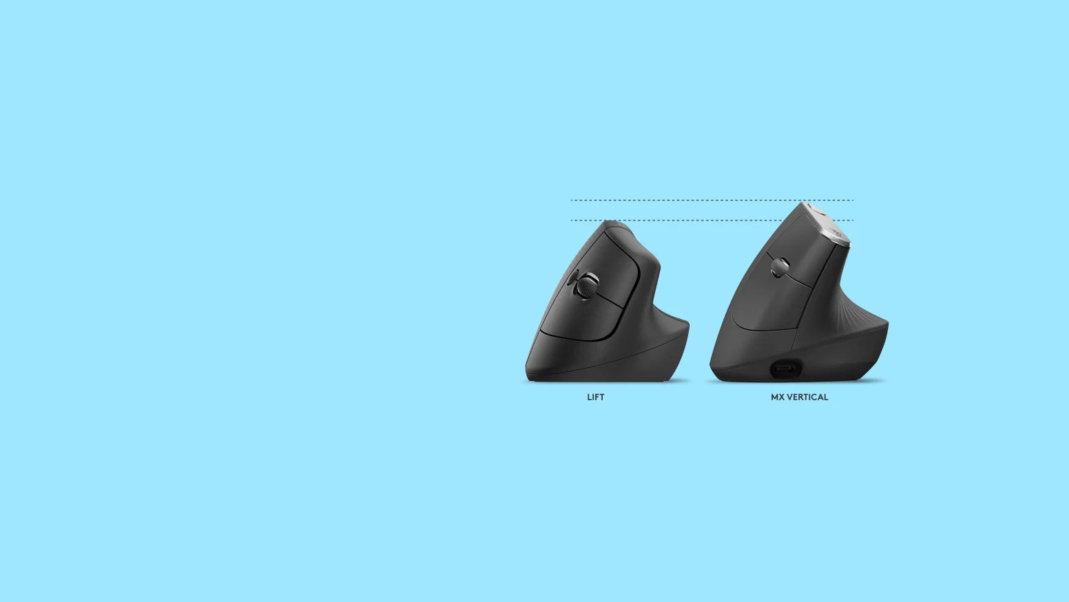 Größenvergleich der ergonomischen Logitech Lift und MX Vertical Mäuse vor hellblauem Hintergrund.