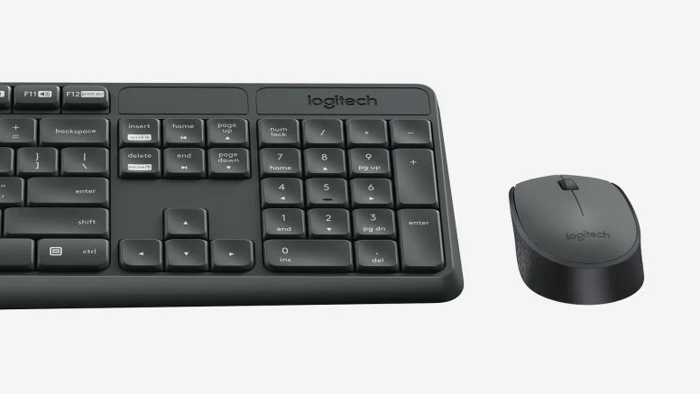 Schwarzes Logitech Tastatur- und Maus-Set auf hellem Hintergrund.