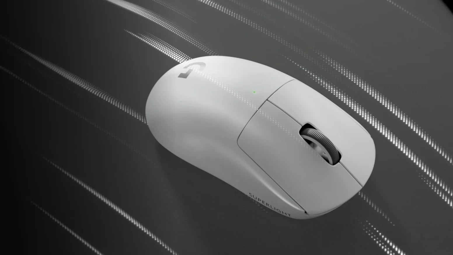 Weiße Logitech G Pro X Superlight Gaming-Maus auf dunklem Untergrund mit abstrakten Lichtlinien