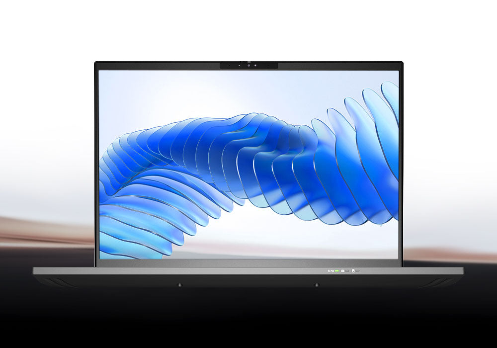 Frontale Ansicht eines High-End Laptops mit schmalem Displayrand und blauem Wellen-Hintergrund auf dem Bildschirm.