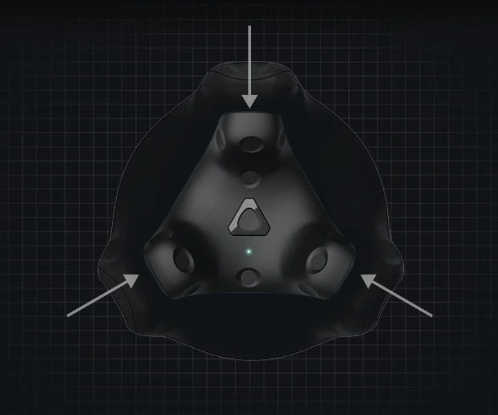 Draufsicht auf einen schwarzen VR-Tracker mit drei Pfeilen zur Ausrichtung